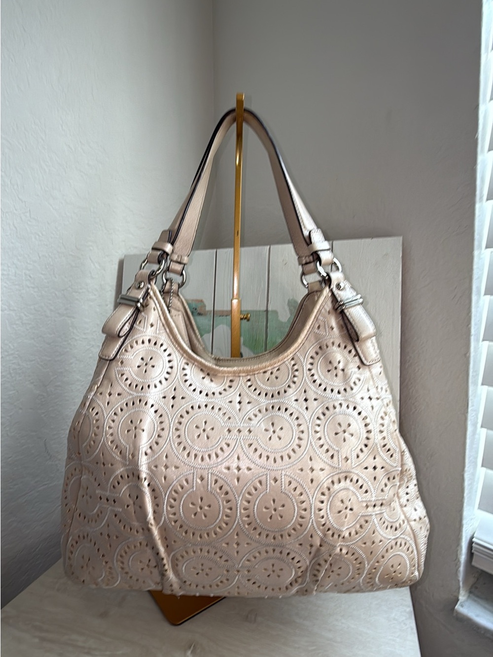 Vintage 2012 COACH Madison laser cut perforated Maggie tote shoulder bag - Picture 3 of 15